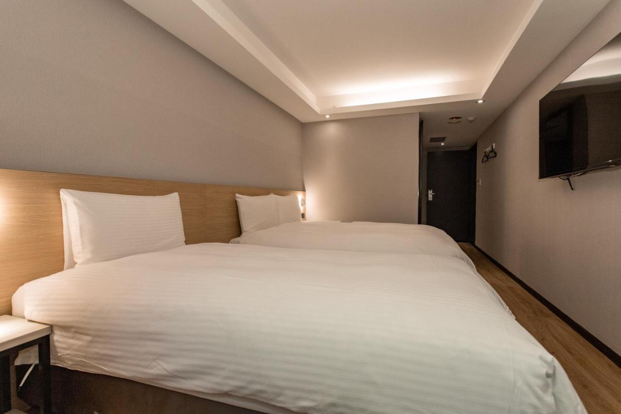 Hub Hotel Тучен Екстер'єр фото