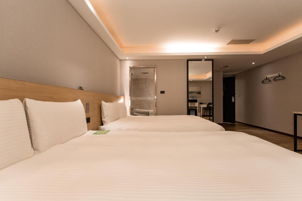 Hub Hotel Тучен Екстер'єр фото